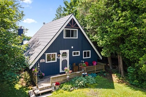Welcome to 40 Aberdeen Avenue a beautifully updated 3 bedroom, 1 bathroom home away from home tucked along the tranquil north shore of Pike Bay.