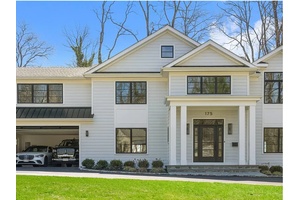 Peach Dr, Roslyn, NY