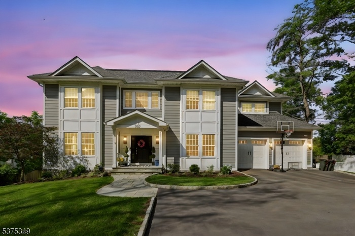 Mint Condition 6 Bedroom, Dusk