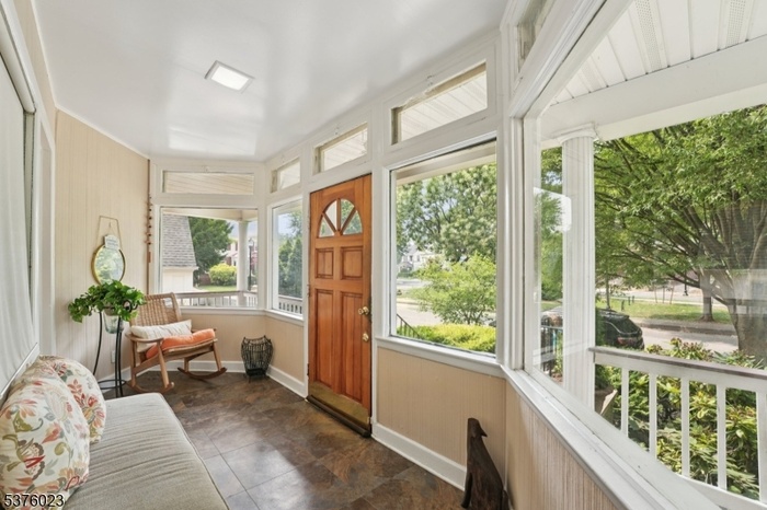 Enclosed Porch/Foyer