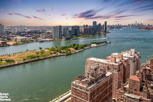 Spectacular views dominate every room of this spacious 42nd floor luxury home.