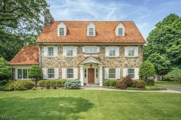 Front of Home (2 of 4)