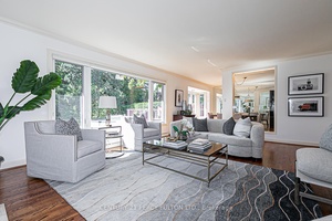 Cottage Living in the Heart of the City !