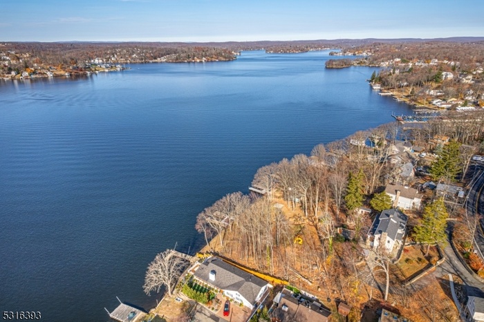 BEAUTIFUL LAKE HOPATCONG