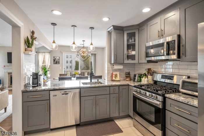 Kitchen granite counter SS app