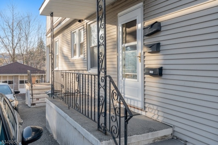 1st Flr. Front & Rear Entrance