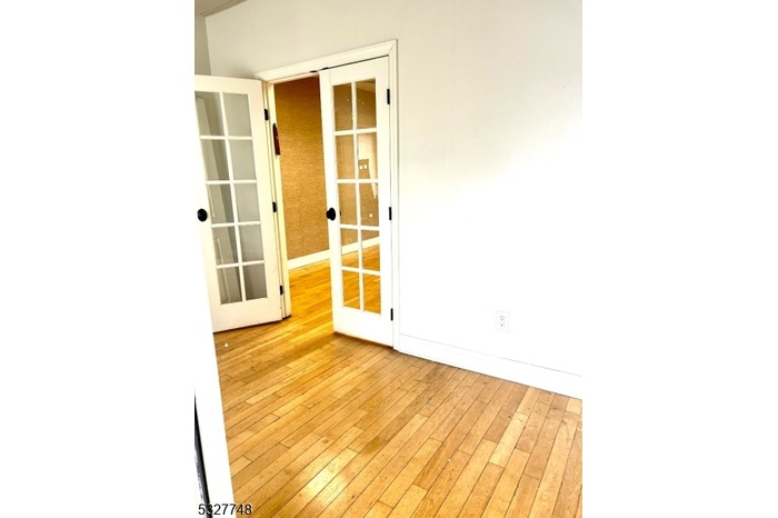 Entrance Vestibule to1st floor