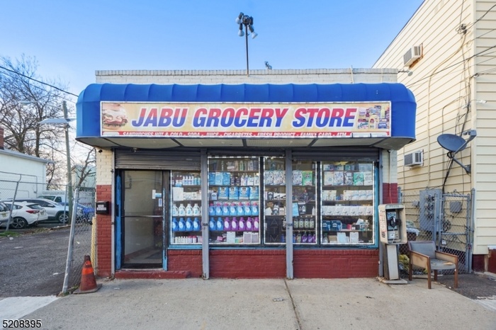 Grocery Store / 34 Rosehill