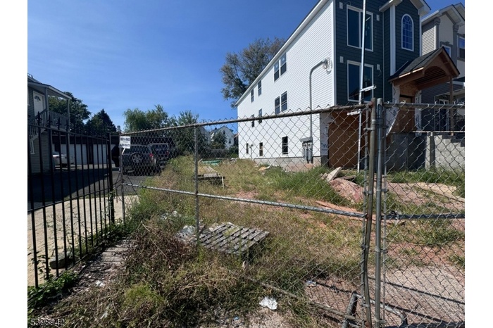 2,500 Sq. Ft. Vacant Lot