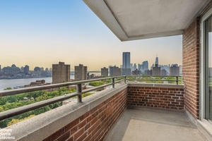 2BR BALCONY WITH STUNNING VIEWS High floor outside corner apartment with open city and river views from every room !
