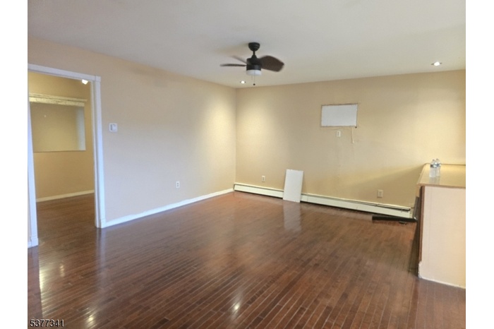 Livingroom Unit 2