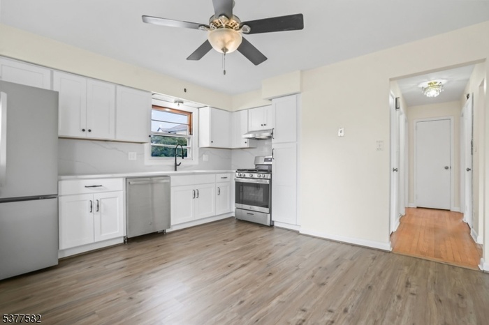 Renovated Eat-In-Kit (1st Fl)