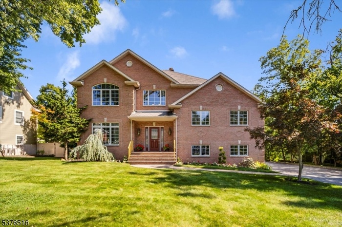 BUILDER'S OWN HOME