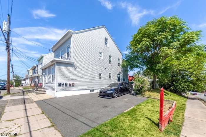Front / Driveway