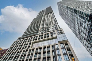 South Facing unit, Amazing 2 Bed spacious In Dundas Square Gardens.
