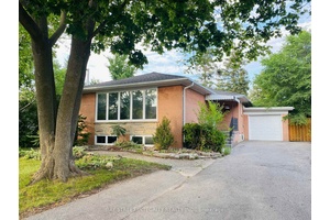 Gorgeously renovated 3 bedroom bungalow in the heart of Richmond Hill.