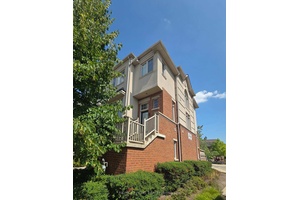 Absolutely Stunning End Unit Sun Soaked And Modern Townhome W 9 Ft Ceilings, Over 2100 Sqft, Loaded W Upgrades Including Gourmet Kitchen W Granite Countertops amp ; Centre Island, S ...