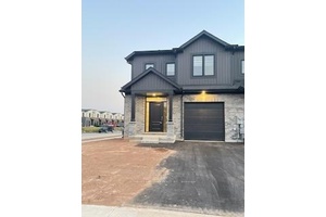 End unit new Townhouse, Very Well maintained.