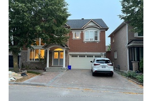 Prime location in Markham Berczy Community !