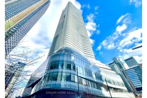 Luxury Sky View 2Br 2Bath South East Corner Suite At Heart Of Toronto W One Parking One Locker.