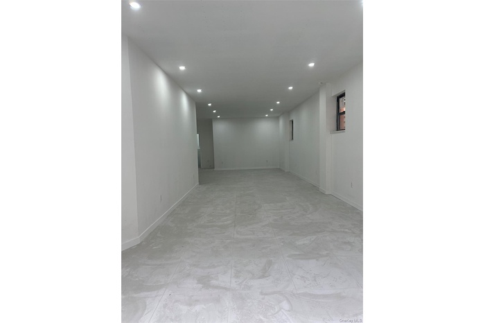 Unfurnished room with recessed lighting