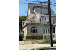SPACIOUS 2 FAMILY HOME LOCATE IN A QUIET RESIDENTIAL AREA, CLOSE TO THE J TRAIN, PUBLIC TRANSPORATION, SHOPPING, PLACE OF WORSHIP, ETC.
