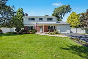 Welcome to 7 Roderick Court in East Northport !