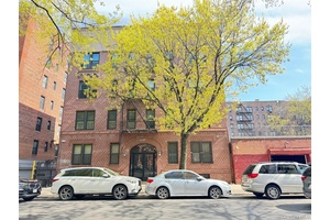 Welcome to this cozy and sun filled 2 bedroom condo located in the heart of Flushing.