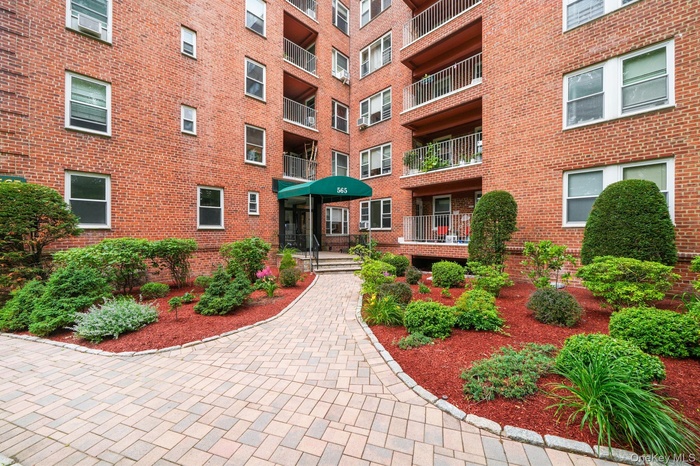 View of apartment building / complex