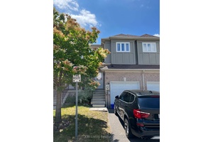 3 Bedroom 2 Bathroom Well Maintained Condo Townhouse in a Quiet Neighborhood of Convenient Whitby Location Close to Schools, Shopping Centres amp ; Park !