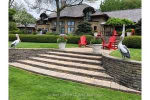 Have you always dreamed of living on the water in a luxury home ?