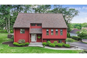 Striking 3 Bed Contemporary Home in the Town of Newburgh with In Ground Pool !