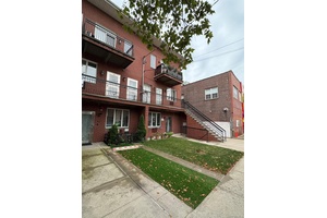 Welcome to this modern 3 bed, 3 bath condo in one of the most sought out neighborhoods in Brooklyn.