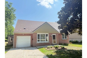 Welcome to 473 Hamilton Drive Located in One of Ancasters Most Sought After Prestigious Neighbourhoods.