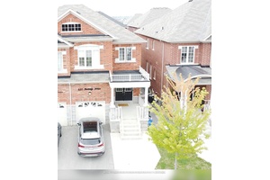 Live in Style in One of Miltons Most Desirable Neighbourhoods !
