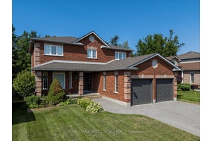 Welcome to your new home in the heart of one Barrie's most desirable neighborhoods !