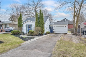 Welcome to 124 Mary Street, an adorable 2 bedroom cottage nestled steps to historic old town NOTL !
