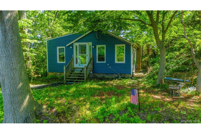 View of front of home with entry steps