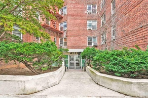 Welcome to The Barrington Condominium at 42 25 80th Street 1F in Elmhurst, Queens !
