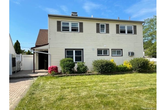 View of front of home featuring a patio and a front lawn