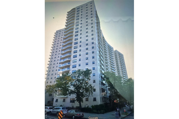 View of apartment building / complex