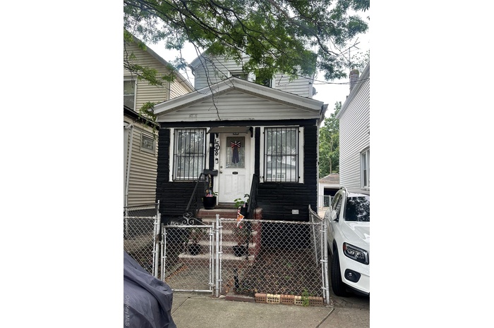 View of front facade with a gate and a fenced front yard