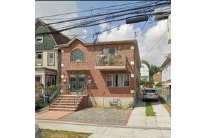 FIRST OPENN HOUSE ON SUNDAY 9 00am 11 00am 8 24 25 PRIME FLUSHING LEGAL 2 FAMILY VACANT AT CLOSING Unmatched Prime Location Nestled in the heart of Flushing near ...