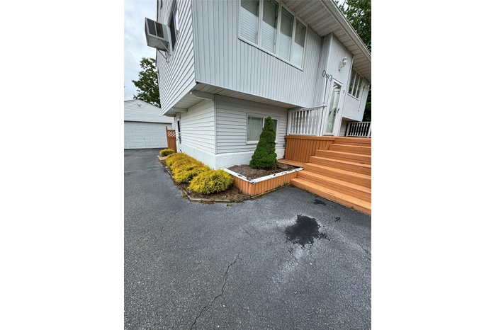 View of front of home structure