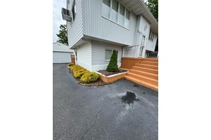 Beautiful 4 bed 2 bath Hi Ranch in Selden.