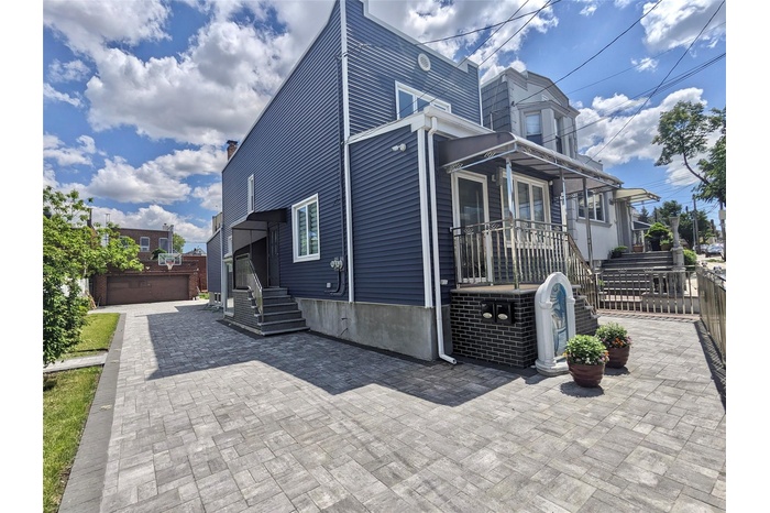 Front of Home and custum hardscape pavers