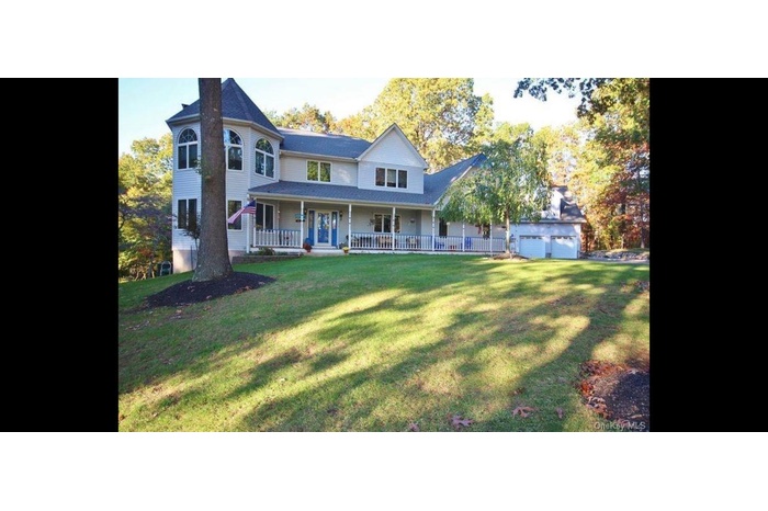 View of front of home featuring a porch and a front yard