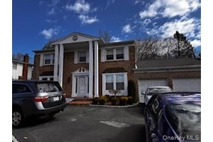 Spacious 5 bedroom Colonial set on 3 4 acre beautiful level property !