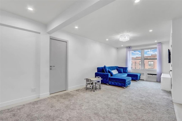 Living area featuring carpet floors and recessed lighting