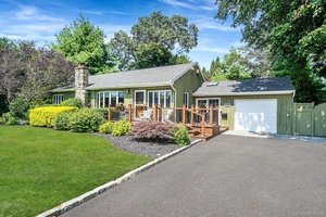 South of Montauk 4 Bed 2 Bath Heated Gunite Saltwater Pool.